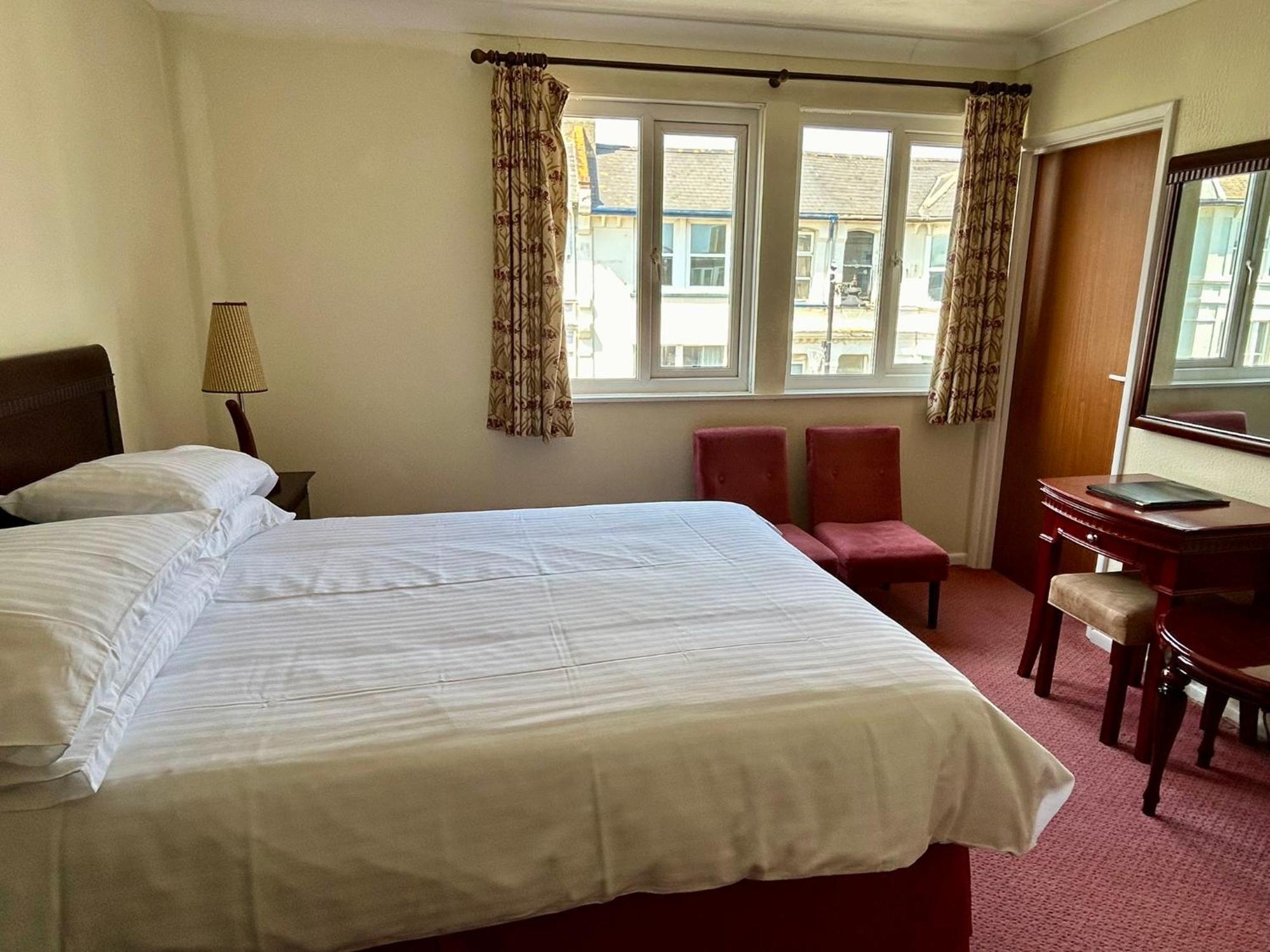 Regent Court - Seafront, Sandown - Free Car Ferry For Bookings Of 3 Or More Nights, Subject To Availability Ruang foto